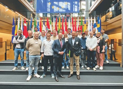Weinbautechniker besuchen Europaparlament in Straßburg