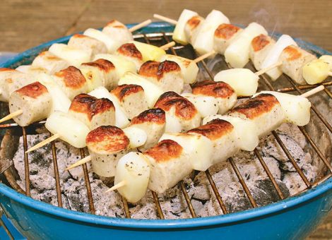 Spargel-Bratwurst-Spieße