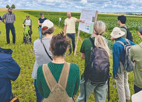Feldtag zeigt Wege zu mehr Bodenfruchtbarkeit