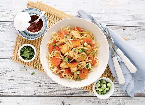 Bami Goreng  mit Putenfiletwürfeln