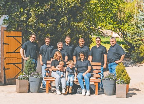 Wohlfühlstall für Bullen im Betrieb Emig