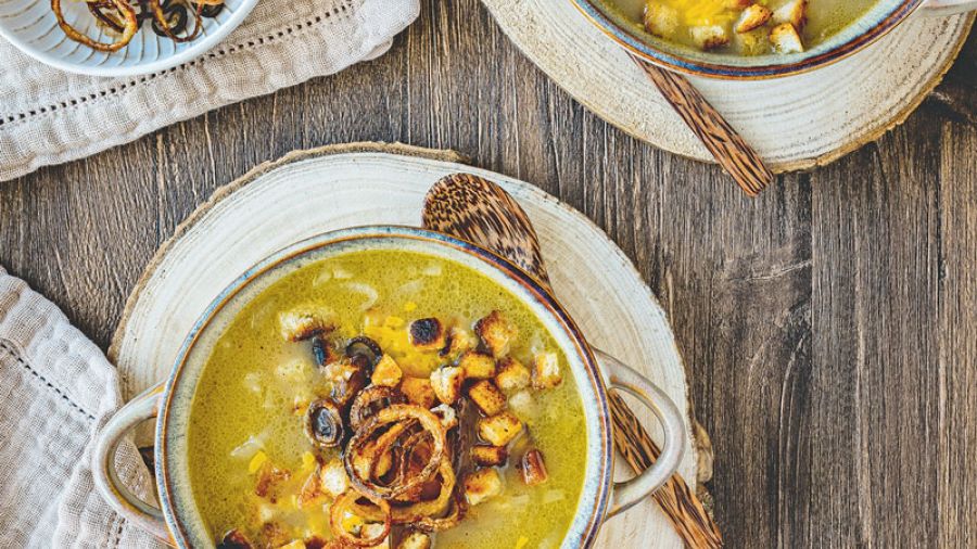Zwiebelsuppe mit Röstzwiebeln