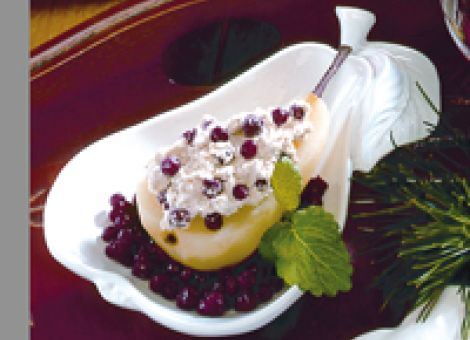 Gefüllte Birnen  mit Preiselbeersahne