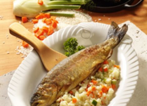 Forelle mit Reis und Frühlingsgemüse