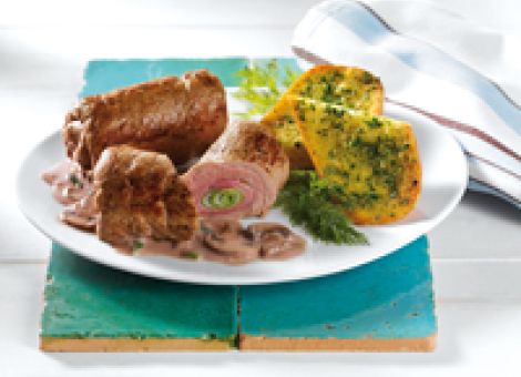 Kalbfleischröllchen mit Kräuterbaguette