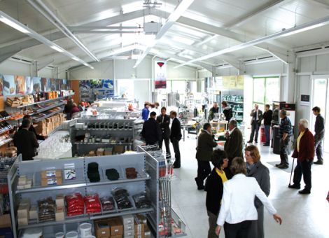RWZ eröffnet in Westhofen Kellereizentrum