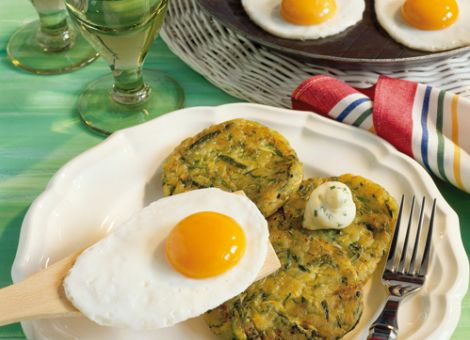 Spiegelei mit Zucchini-Rösti