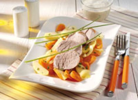Schweinefilet mit Möhren-Apfel-Gemüse