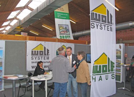 Bei Wolf-System informierten sich stallbauwillige Landwirte.