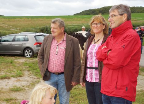 Andreas und Sonja Diehl, rechts Landrat Paul Junker