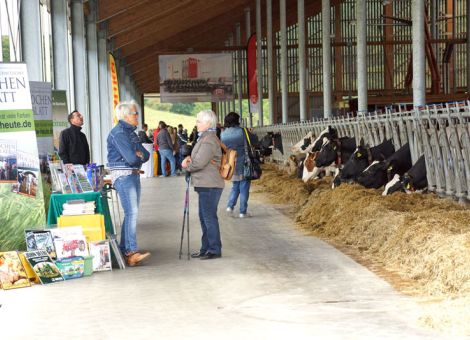Der Fachverlag Dr. Fraund präsentierte im Boxenlaufstall sein Programm