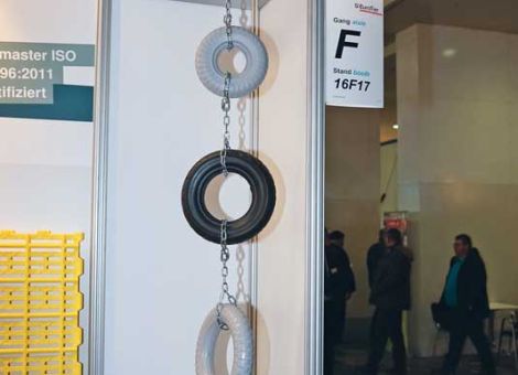 Premiumfloor stellte auch Beschäftigungsmaterial vor, das aus lebensmittelechten Kinderwagenreifen besteht. Die Premium-Spielzeugreifen haben eine weiche und elastische Oberfläche und sind laut Thomas Frisch biss- und abriebfest.