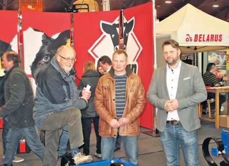 Arndt Grein von Köckerling diskutierte mit seinen Kunden Systeme zur mechanischen Unkrautbekämpfung.