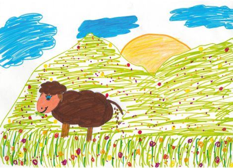 Hier links seht ihr ein Schaf auf der Wiese, das gerade auf natürliche Weise den Boden düngt. Dieses schöne und witzige Bild hat Leni (12 Jahre) aus Wiesbaden gemalt.